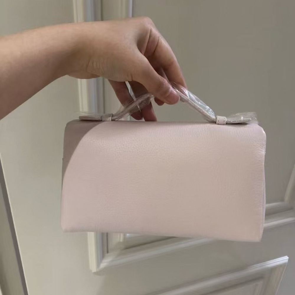 Loro Piana's light pink handbag - Picture 2 of 5